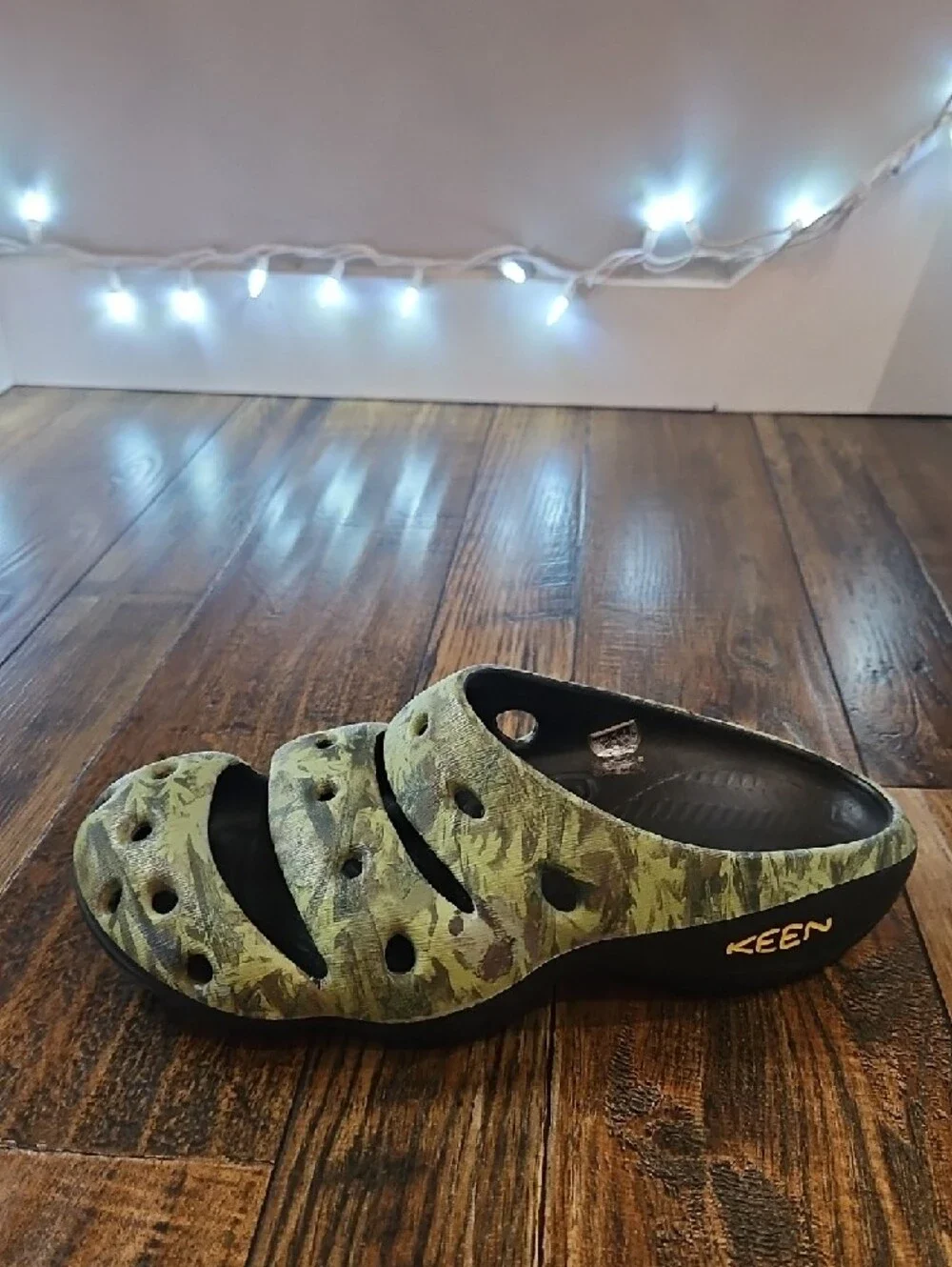 Keen Men's Slip-On Clogs in Army Green Camouflage (Sz.8)